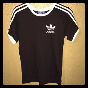 This is Adidas trefoil shirt Mens small